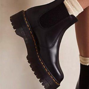 DR. MARTENS 2976 Quad Platform Black Womens Chelsea Boots